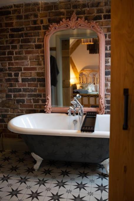 The Cart House - Beautiful Contemporary Barn - Hot Tub Apartment Bridgnorth Luaran gambar
